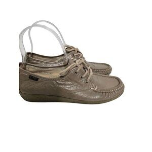 Vintage 70s SAS Tan Neutral Lace Up Preppy Shoe